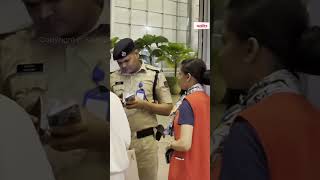 Mumbai Airport से Janhvi Kapoor का Specs Look हो रहा वायरल