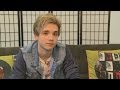 Elyar Fox reveals love life details as he talks Tinder, dating fans and hot girls Elyar Fox reveals love life details as he talks Tinder, dating fans and hot girls