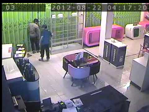 Kriminal Pencuri Pakaian Dalam Wanita Tertangkap Cctv - VidoEmo