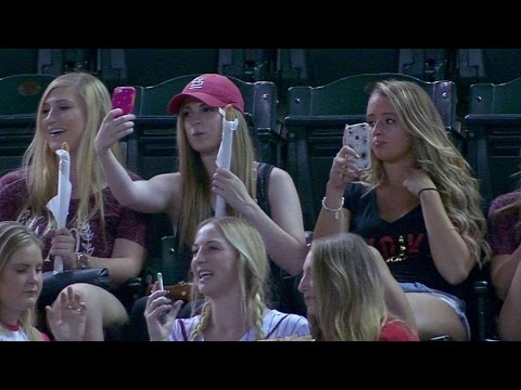 Video: Kai merginos eina - "Pažiūrėti rungtynių"