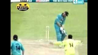 Shoaib Akhtar VS Stephen Fleming