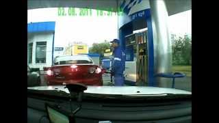 Mulheres na bomba de gasolina