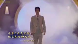 [经典咏流传第三季]《竹石》 演唱：肖战 ~青花郎| CCTV。好喜欢歌曲前面那几句话，好厉害的肖战 好特别的声音。