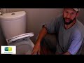 Pose WC, installation toilettes avec chasse d'eau, laying a toilet