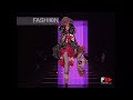 Hana Soukupová falls down during John Gallian Fall/Winter 2004-2005 (VIDEO)