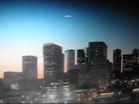 UFO OVER SEATTLE SKYLINE - UFO