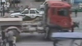 رجل صدمته شاحنه