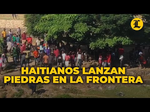 DECENAS DE HAITIANOS SE MANIFIESTAN EN  LA FRONTERA LANZANDO PIEDRAS