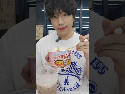 What $10 gets you at a korean convenience store ! #korea #koreanconveniencestore