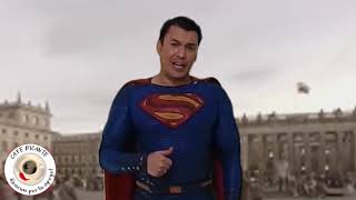 Superman logra aterrizar en la plaza de Bolívar y anuncia la llegada de la JL a Colombia