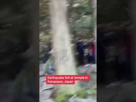 Moment earthquake strikes at temple in Kanazawa in Japan