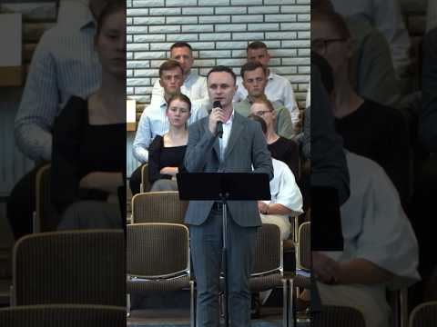 Я верой в будущность смотрю