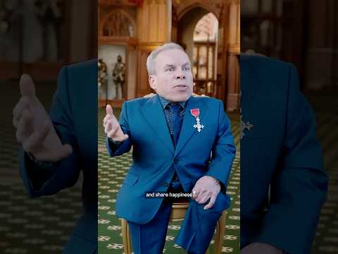 Warwick Davis OBE 🎖️