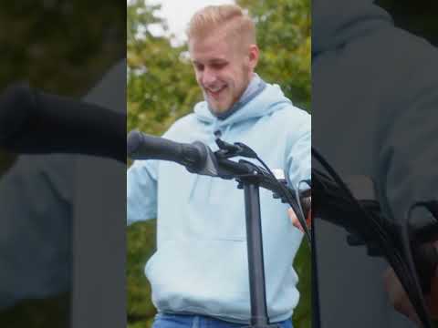 They shrunk the bike. By folding 😂 #bikelife #cycling #foldingbike