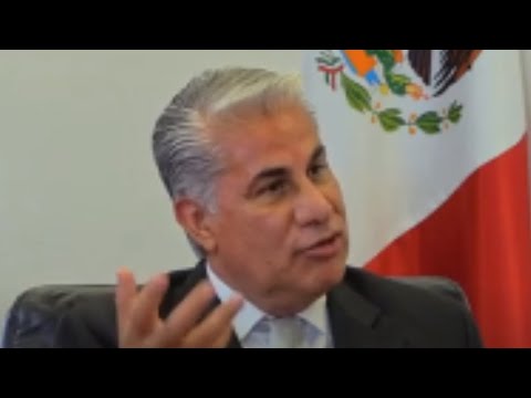 EL SENADOR ALEJANDRO ROJAS  PLATICA CON  VICENTE SERRANO DESDE TIEMPOS REMOTOS SOBRE LA POLÍTICA