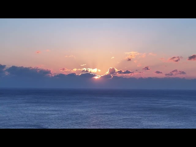 あけましておめでとうございます。
本年も美しい映像をお届け致します。
本年もどうぞよろしくお願い致します。

株式会社ドリームズカンパニー
スカイショット･プロ事業部

#ドローン 
#日の出

★使用機器
・DJI MAVIC 3 PRO (ND16フィルター使用)

■ドローン空撮サービスhomepage
https://skyshoot.pro
■公式Facebook(どろ～ん空撮･空の世界へ)
https://www.facebook.com/skyshootdron/
■公式twitter(so-ra STYLE)
https://twitter.com/skyshoot5

■チャンネル登録はこちら
http://www.youtube.com/channel/UCzlSGQ7jqxhGa9dyPEPhTRQ?sub_confirmation=1

■ドローンでこんな所を撮影してもらいたいという依頼は
コメント欄に残して頂くと実現するかも･･･
可能な限りご要望にお応えしようと思います。

■ドローン撮影依頼は
https://skyshoot.pro