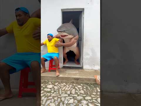 Shark at the door 🦈 #humor #comedy #funny