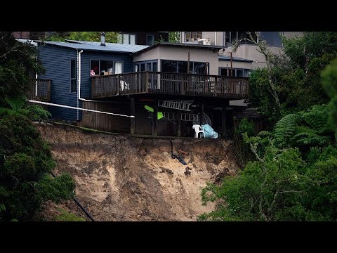 فيديو: وفاة 4 أشخاص في نيوزيلندا جراء الفيضانات