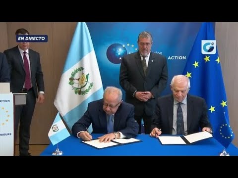 PRESIDENTE DE GUATEMALA BERNARDO AREVALO Y UNION EUROPEA FIRMAN CONVENIO DE COPERACION MUTUA