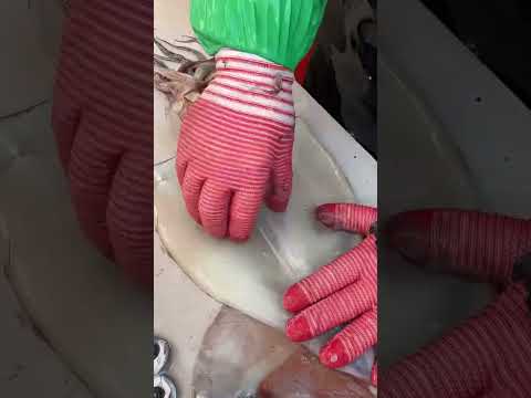 Watch How Pros Clean Whole Squid For Better Texture !