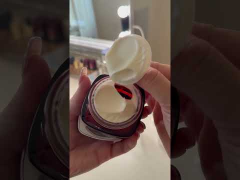 Moms winter skin care survival set up #fallintoshorts #GiftedByLOrealParis #skincare ￼