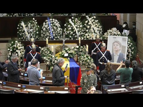 Colombians attend wake at Congress of presidential hopeful | AFP