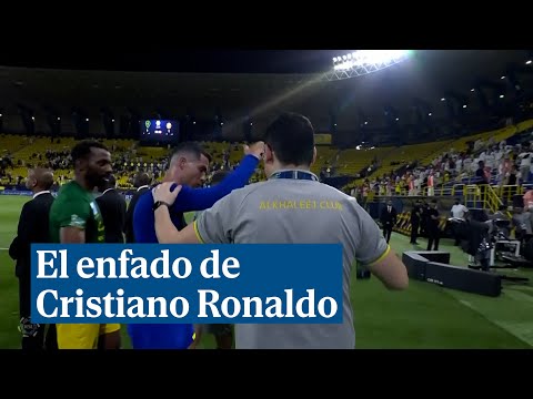 Cristiano Ronaldo empuja a un miembro del equipo Al Khaleej tras empatar el partido