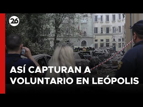 Así capturan a un voluntario en la ciudad de Leópolis