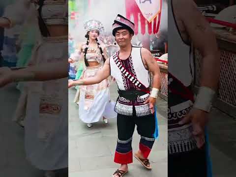 <strong>Haha</strong>, Brother Niu's expression is so cute! #Trending #EthnicCharacteristics