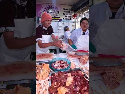 VENDIENDO POLLOS EN LA AVICOLA EL CAJAMARQUINO EN SJL humor comedia