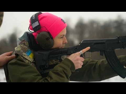 Ουκρανία: Γυναίκες εκπαιδεύονται για τον πόλεμο