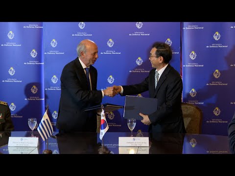 Imágenes de firma de acuerdo entre Uruguay y la República de Corea