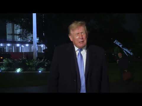 El presidente Trump conversa brevemente con la prensa al llegar a la Casa Blanca