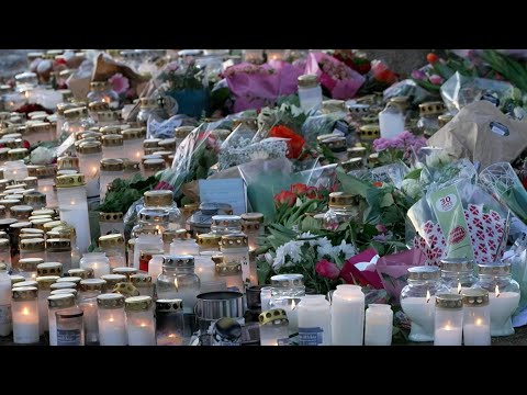 Sweden: flowers and candles outside school two days after mass shooting | AFP