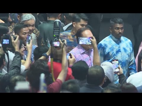 Anwar pledges higher salaries as ahead of Malaysia celebrations