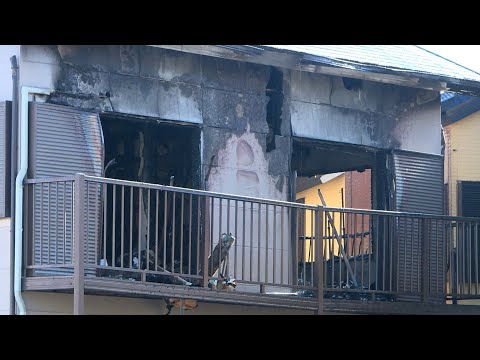 女性が全身やけどで重体のもよう　市役所近くの中心部で住宅火災　1棟全焼、3棟の一部を焼く　2人を救急搬送=静岡・焼津市