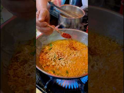 할머니가 끓여 주신 정성 가득 라면과 <strong>토스트</strong> / Grandma's Special Ramen and Toast