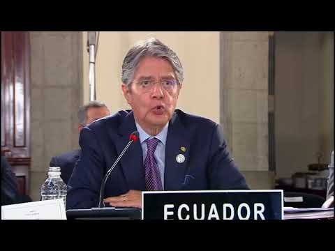 Presidente de Ecuador arremete contra las dictaduras latinoamericanas