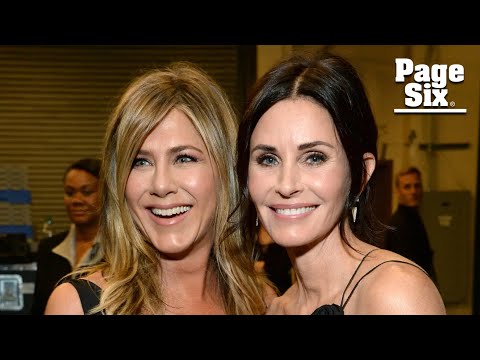 Jennifer Aniston posts heartwarming Friendsgiving pics from holiday party with Courteney Cox