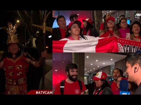 Hinchada peruana brinda su apoyo a la Bicolor contando sus historias y entonando el himno nacional