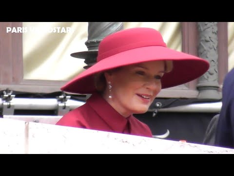 La Reine Mathilde de Belgique quitte l'Opéra Garnier avec Brigitte Macron @ Paris le 14 octobre 2024