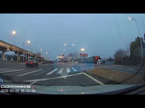 Truck collides with car turning at intersection in Jiangsu, China
