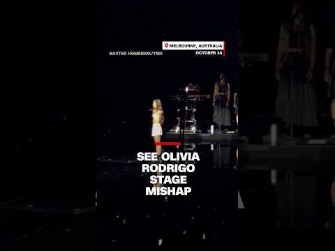 See Olivia Rodrigo stage mishap