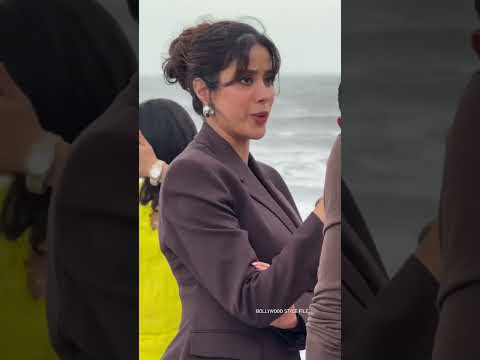 ARYAN KHAN SIR❤ MEET HIS GIRLFRIEND JANHVI KAPOOR ON STAGE💥 4K LOVE❤ WHATSAPP STATUS🥰 VIDEO