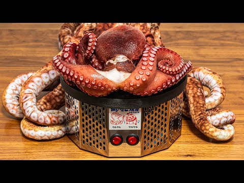 たこ解体!自動たこ焼き器で焼く!ハイボールで幸せ。Automatic Takoyaki Machine. Octopus Balls Japan. Octopus Dumplings