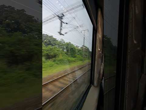 VANDE BHARAT CRUISING AT 130 KMPH BEFORE ASANSOL JN. #shorts