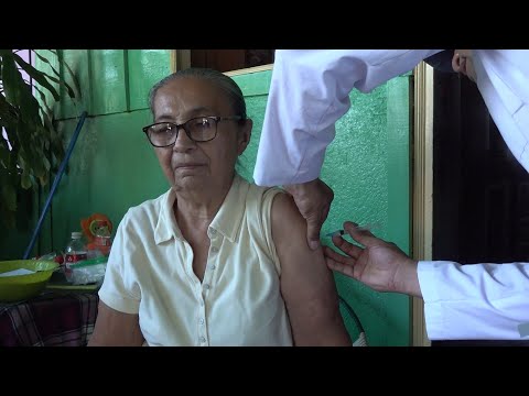 Familias del barrio Cristo del Rosario se vacunan contra el Covid-19