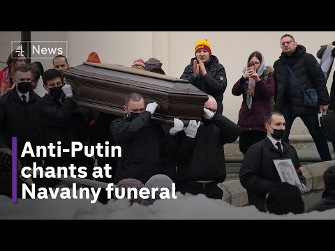 Alexei Navalny funeral: Anti-Putin chanting as thousands of supporters turn out