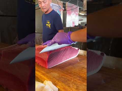 next level bluefin tuna skinning technique revealed#tunaexpert #fishprocessing #seafoodlife