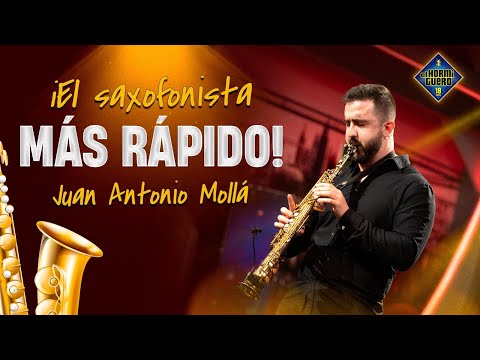 Juan Antonio Mollá nos hace una demostración de su habilidad tocando el saxofón - El Hormiguero